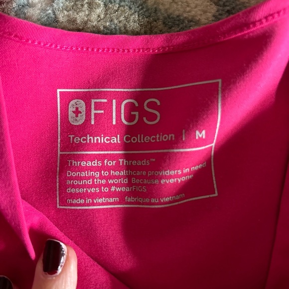 Figs Scrub Set Shocking Pink Medium top Medium petite bottom - Picture 5 of 6